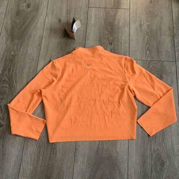 Nike woman’s yoga tight fit crop with long sleeve - Picture 2 of 4